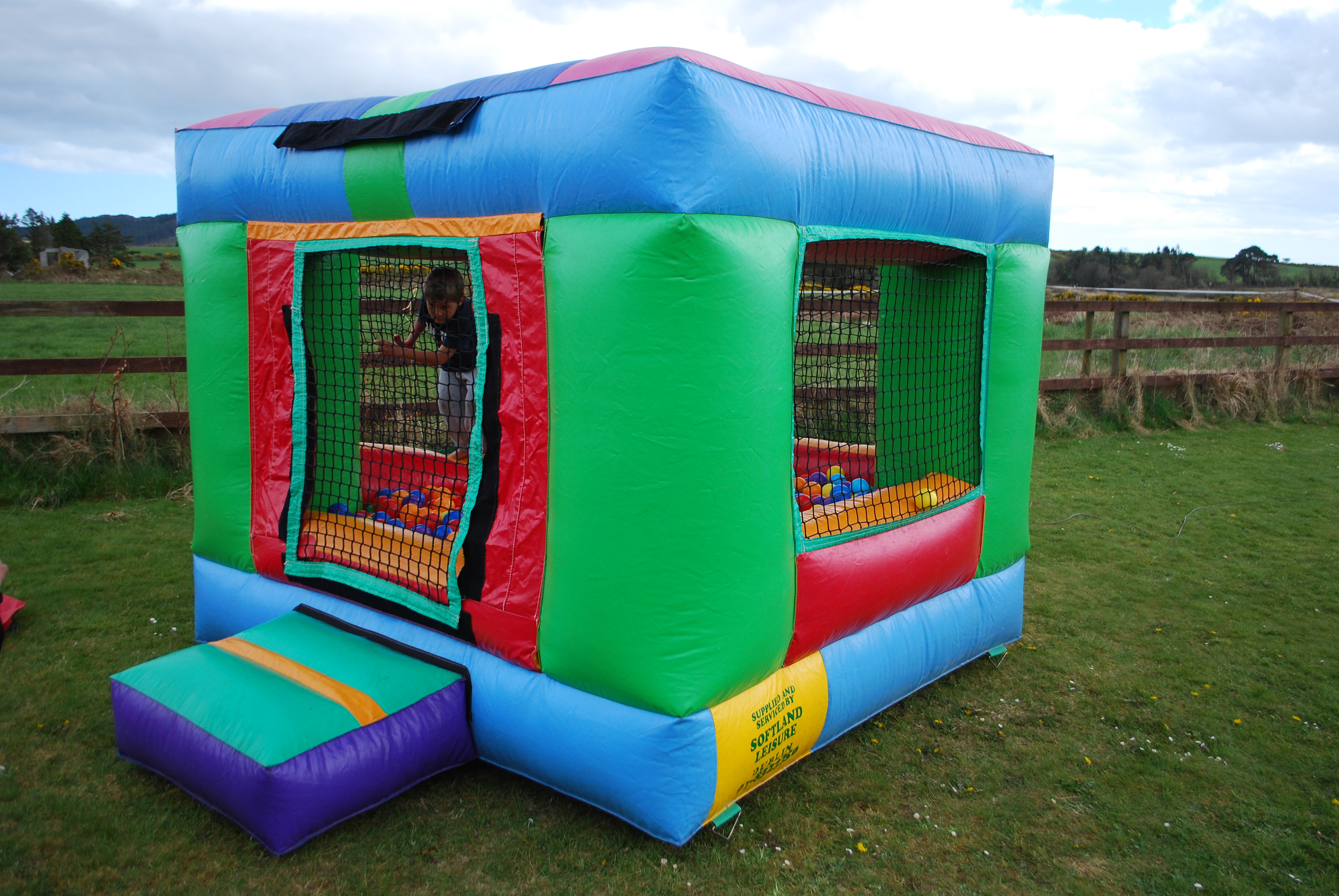 Kids Enclosed Castle & Ball Pit